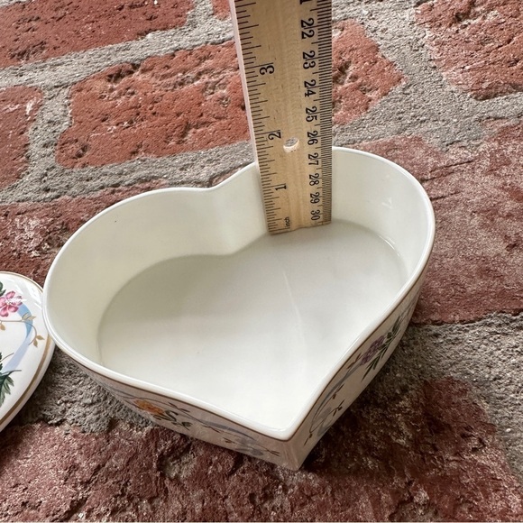 Christopher Stuart Floral Ribbon Y1516 Fine Bone China Heart Trinket Box - Picture 6 of 15